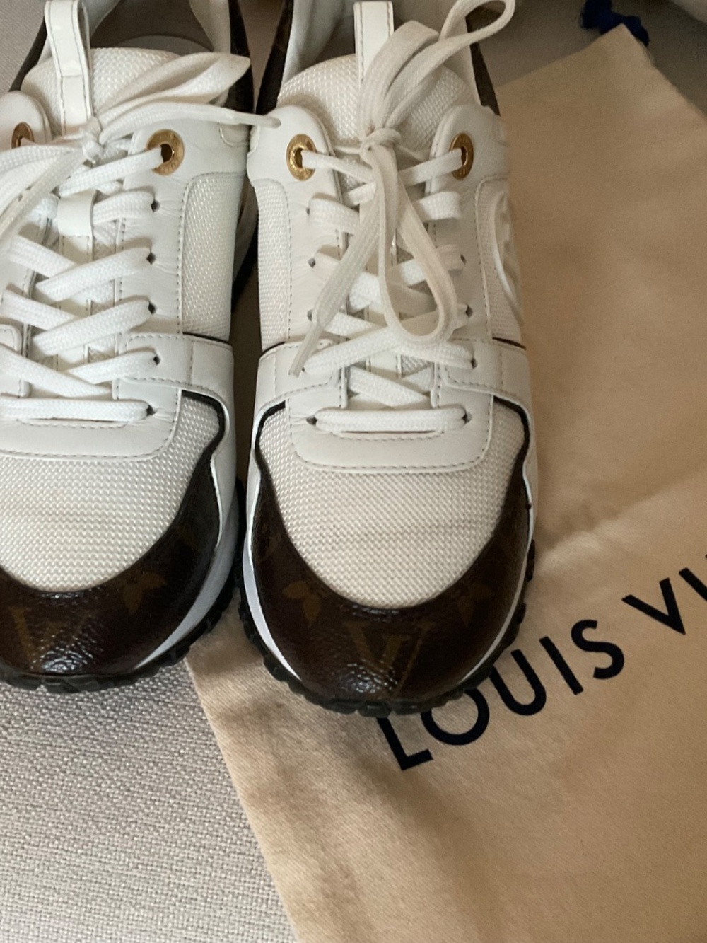 LOUIS VUITTON RUN AWAY WHITE CLASSIC MONOGRAM SNEAKER SIZE 37 IT . - Picture 13 of 16